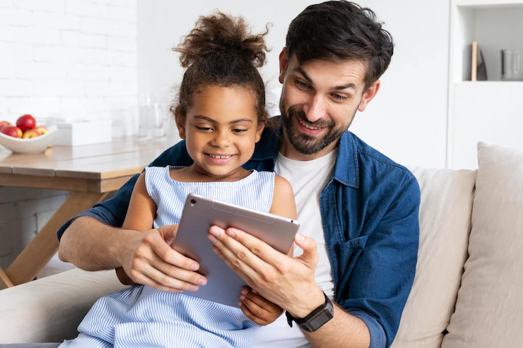 Fathers and Technology: Navigating Screen Time and Digital Well-being